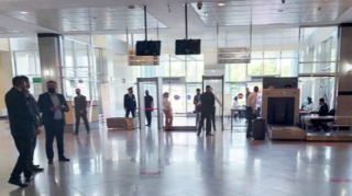 Azərbaycanda vəzifəli şəxslər aeroportda əlbəyaxa oldu 