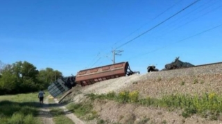 В Крыму произошел взрыв: с рельсов сошли вагоны с зерном - ФОТО 