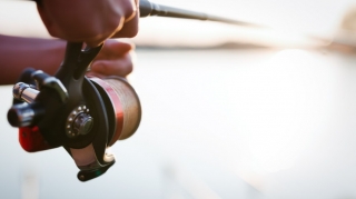 Kür çayında balıq tutmaq istəyən şəxs batıb