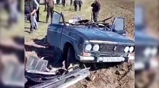 Şəmkirdə ağır qəza:  “06” iki yerə bölündü, sürücü və sərnişinlər..  - VİDEO