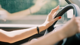 Məşhur azərbaycanlı müğənni  özünü avtomobilində öldürmək istədi  - FOTO