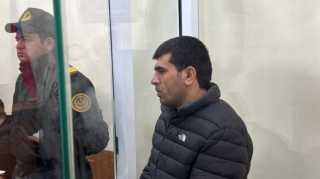 Prokuror qadını daşla öldürən şəxsə 19 il cəza istədi