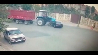 Əks yola çıxıb çaşqınlıq yaradan sürücü ağır qəza törətdi   - VİDEO