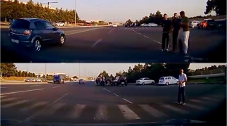 Yolun ortasında dayanıb sürücünün yolunu kəsdilər, üstəlik etiraz da etdilər   - VİDEO