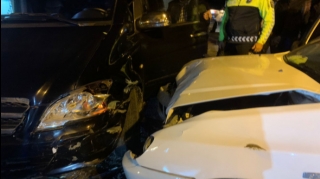 Bakıda mikroavtobus qəzaya səbəb oldu, xəsarət alan var - FOTO 