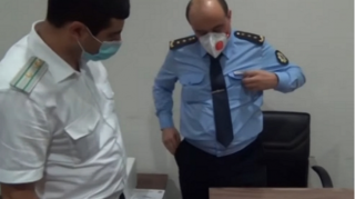 Maşında rüşvət alan gömrük məmuru belə saxlanıldı - Video 