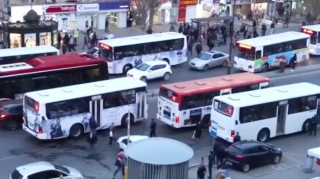 Təhlükə saçan avtobus sürücüləri  - VİDEO