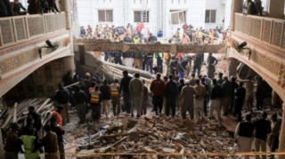Число жертв нападения террориста-смертника в Пакистане достигло 90 человек