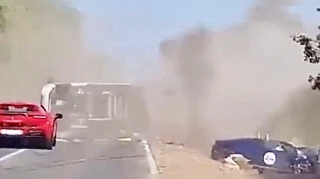 Dəhşətli qəzada bahalı maşınlar tanınmaz hala düşdü, 2 nəfər öldü   - VİDEO