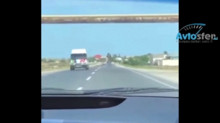 Yuxulayan sürücünü oyatmayıb video çəkən sərnişin qəzaya səbəb oldu  - VİDEO