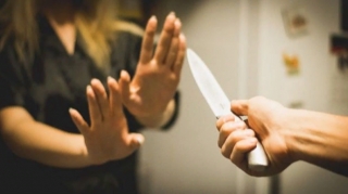 Azərbaycanda dəhşətli ailə münaqişəsi: Kişi arvadını bıçaqladı, özünü yandırıb öldürdü  - VİDEO