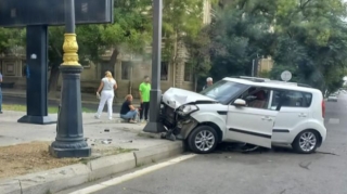 Bakıda minik avtomobilləri toqquşdu   - FOTO