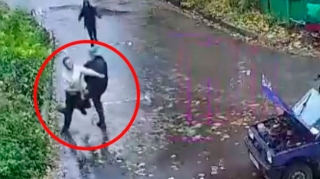 Российскому пенсионеру, спасшему мальчика от грабителя, подарят машину    - ВИДЕО - ФОТО