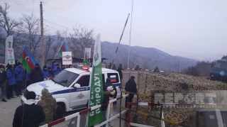 Xankəndi-Laçın yolunda Rusiya sülhməramlılarının tibb xidməti və hərbi polis avtomobilləri maneəsiz hərəkət edib  - FOTO