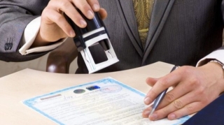 Çıxarışı olan torpaq başqasına satıldı:  Vətəndaş əmisi oğlundan və bələdiyyə sədrindən şikayətçidir   - VİDEO