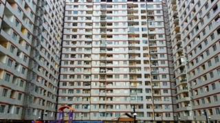 19-cu mərtəbədən yıxılan qız öldü 