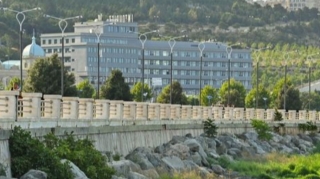 Bulvar ərazisindən Xəzərə çirkab sular axıdılır - FOTO 