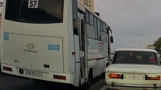 Paytaxt küçələrində "at oynadan" avtobus sürücüsü   - VİDEO