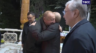 Düşənbədə İlham Əliyevlə Putinin səmimi görüntüləri - VİDEO