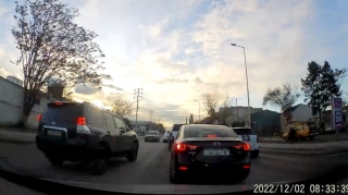 "Protiv" sürüb maşınların qarşısını kəsən sürücü saxlanıldı   - VİDEO