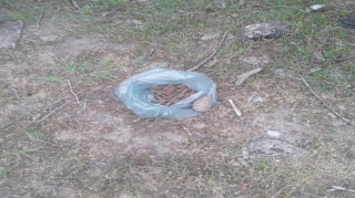 Oğuzda döyüşə yararlı qumbara və avtomat patronları tapılıb - FOTO 