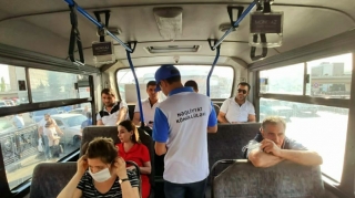 Bakı Nəqliyyat Agentliyi vətəndaşlara tibbi maska paylayıb  - FOTO
