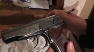 Gəncə sakinlərindən avtomat və narkotik götürülüb   - FOTO