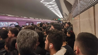 Bakı metrosunda pik saatlarda YENƏ PROBLEM:  Qatarda nasazlıq yarandı, interval xeyli artdı