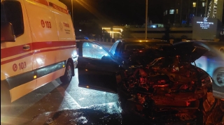 Bakıda  "Skoda" "Toyota Land Cruiser”lə toqquşdu, xəsarət alanlar var   - FOTO