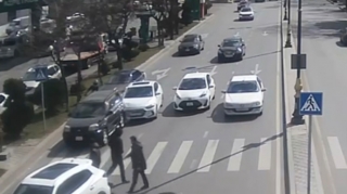 В Баку у пешеходного перехода произошло цепное ДТП - ВИДЕО 