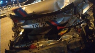 Yük maşını tanınmış təlimçinin avtomobilini belə vurdu   - FOTO - VİDEO