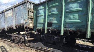 Yük qatarı relsdən çıxaraq qarşıdan gələn yük qatarı ilə TOQQUŞDU 