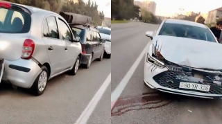 “Neftçilər”də zəncirvari qəza: 5 maşın bir-birinə çırpıldı    - VİDEO