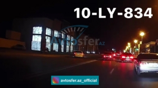 Yol polisi şöbəsinin qarşısında "protiv" gedən sürücü kameraya düşdü  - VİDEO