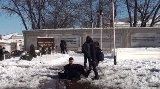 Quba sakinləri təmizlənməyən səkilərin qurbanı oldular - VİDEO 