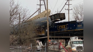 ABŞ-da qatar relsdən çıxdı, tonlarla yanacaq ətrafa dağıldı - VİDEO