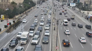 Bakının bir sıra yollarında nəqliyyatın sıxlığı müşahidə olunur 