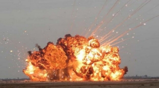 İkinci Dünya Müharibəsindən qalma sursatların eyni vaxtda partlaması anı  - VİDEO