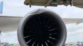 Sərnişin təyyarəsi hava limanında qəzaya düşdü - VİDEO 