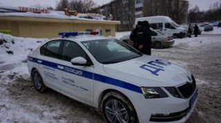 Rusiyada yol polisinin məlumat bazası çöküb, sürücülük vəsiqələrinin verilməsi dayandırılıb 