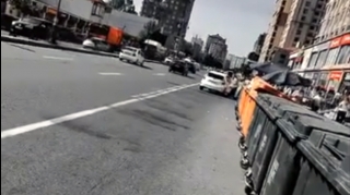 Bakıda zibil konteynerləri avtobus zolağına düzülüb, təhlükə var - VİDEO 