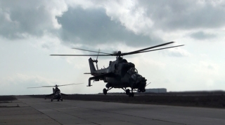 Hərbi pilotlar təlim-məşq uçuşları icra edib - VİDEO 