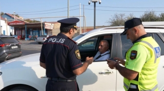 Polis çimərlikləri nəzarətə götürdü;  sürəti aşanlar, sərxoş halda maşın sürənlər…  -  FOTO - VİDEO 