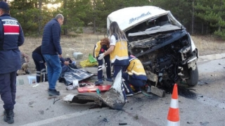 İşçiləri daşıyan mikroavtobus aşdı:  2 ölü, 13 yaralı - FOTO 