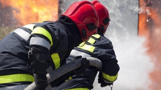 Bakıda tikinti materialları yandı 