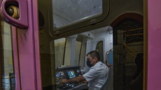 Bakı metrosunda gənc qızın halı pisləşdi 