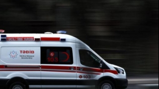 Gədəbəydə avtomobil məktəbliləri vurdu 