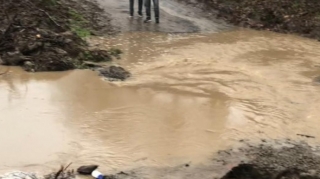 Cəlilabadda körpünü sel suları apardı 