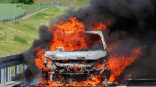 Nəsimi rayonunda avtomobil yandı 