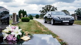 Qohumunun məzarının yanında "Mercedes" basdırdı 